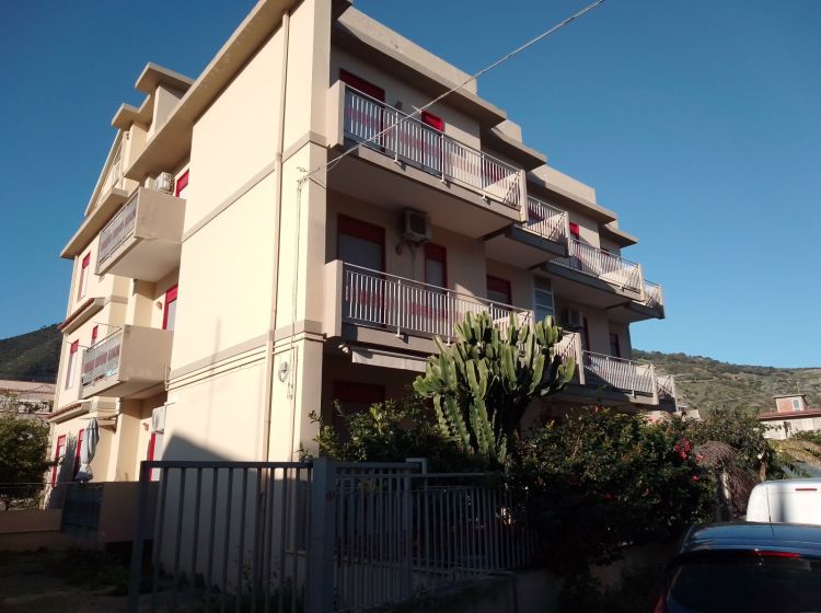 Trilocale in vendita, via Stazione  13, Oliveri