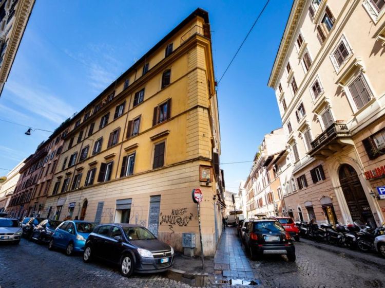 Attività / Licenza in vendita, via Luciano Manara  64, Trastevere, Roma