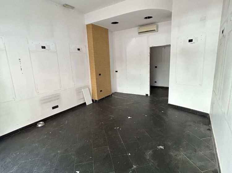Negozio in affitto, via Francesco Grimaldi, Marconi, Roma
