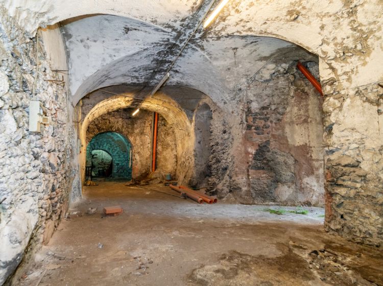Magazzino o deposito in vendita, via Lavandaie  16, Centro Storico, Catania