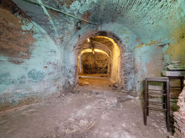 Magazzino o deposito in vendita, via Lavandaie  16, Centro Storico, Catania