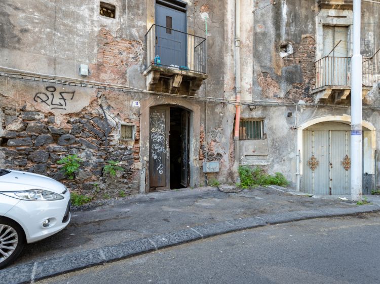 Magazzino o deposito in vendita, via Lavandaie  16, Centro Storico, Catania