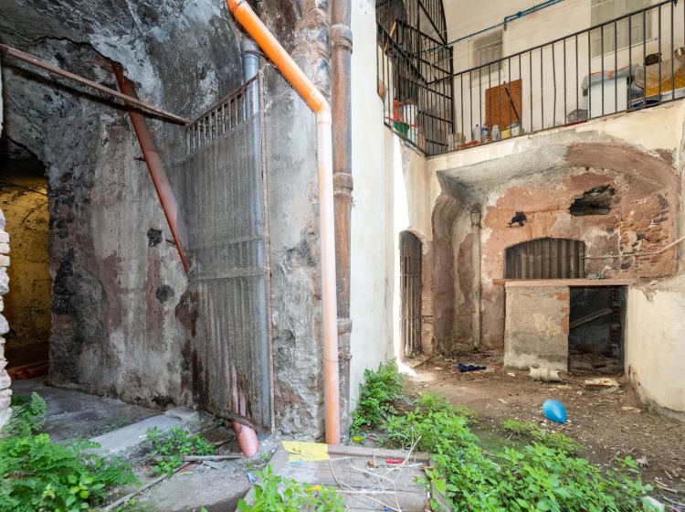 Magazzino o deposito in vendita, via Lavandaie  16, Centro Storico, Catania