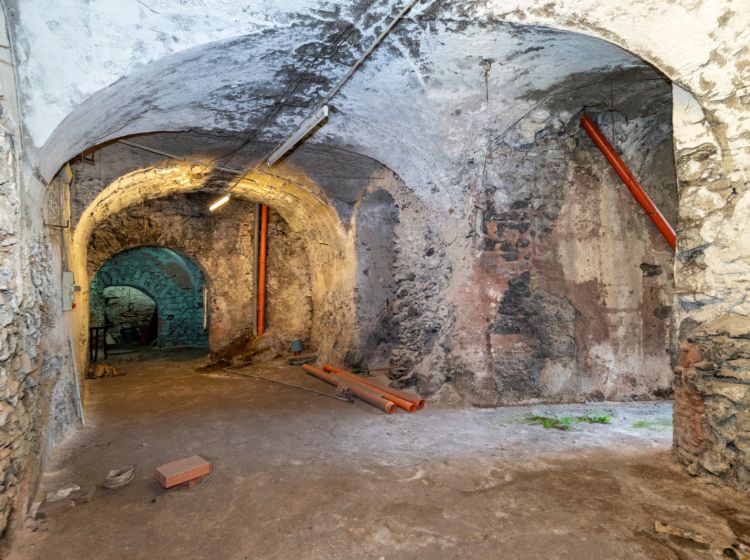 Magazzino o deposito in vendita, via Lavandaie  16, Centro Storico, Catania