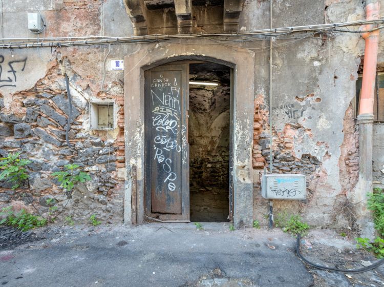 Magazzino o deposito in vendita, via Lavandaie  16, Centro Storico, Catania