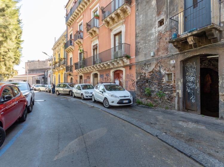 Magazzino o deposito in vendita, via Lavandaie  16, Centro Storico, Catania