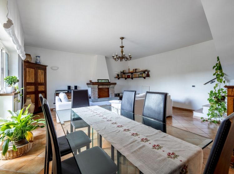 Villa in vendita, via Canale, Manziana