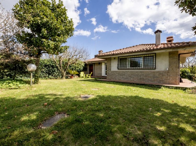 Villa in vendita, via Canale, Manziana