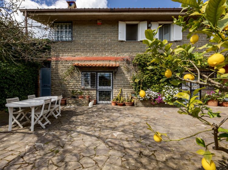 Villa in vendita, via Canale, Manziana