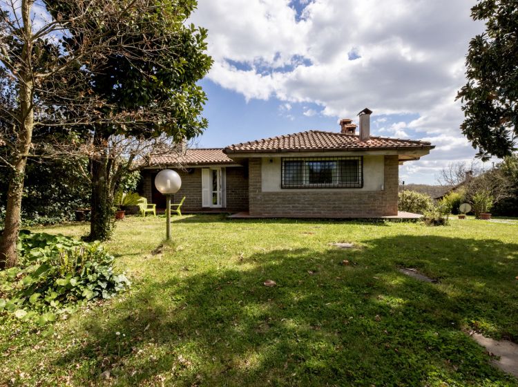 Villa in vendita, via Canale, Manziana