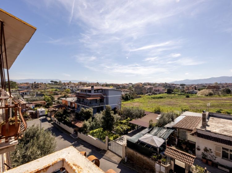 Trilocale in vendita, via Bulzi  39, Borghesiana, Roma