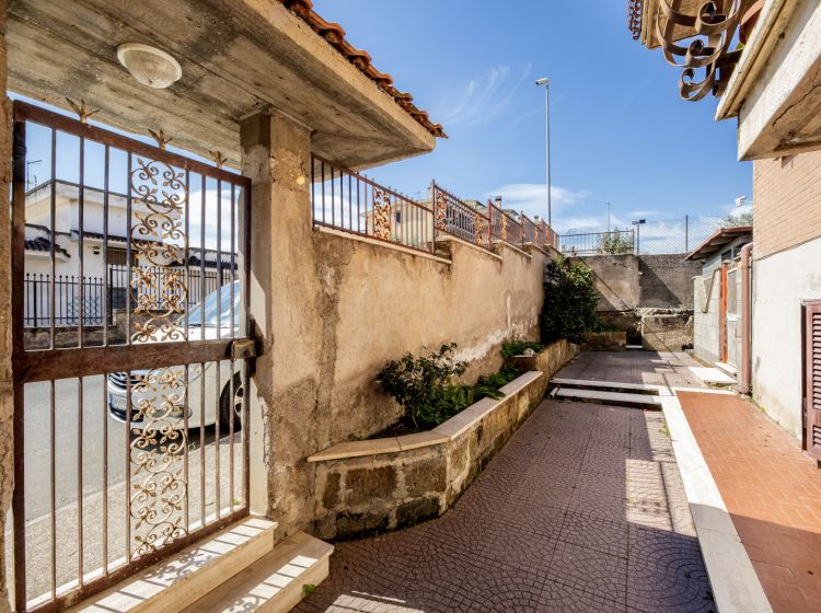Trilocale in vendita, via Bulzi  39, Borghesiana, Roma
