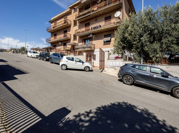 Trilocale in vendita, via Bulzi  39, Borghesiana, Roma
