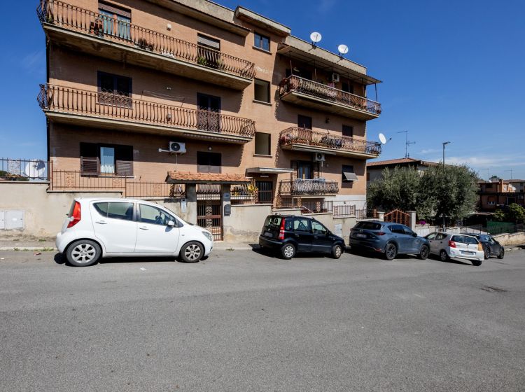 Trilocale in vendita, via Bulzi  39, Borghesiana, Roma