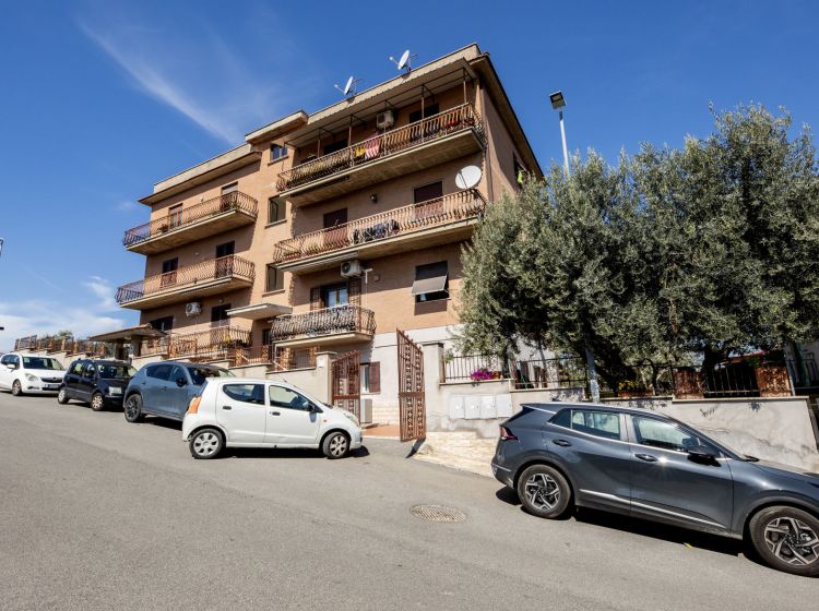 Trilocale in vendita, via Bulzi  39, Borghesiana, Roma