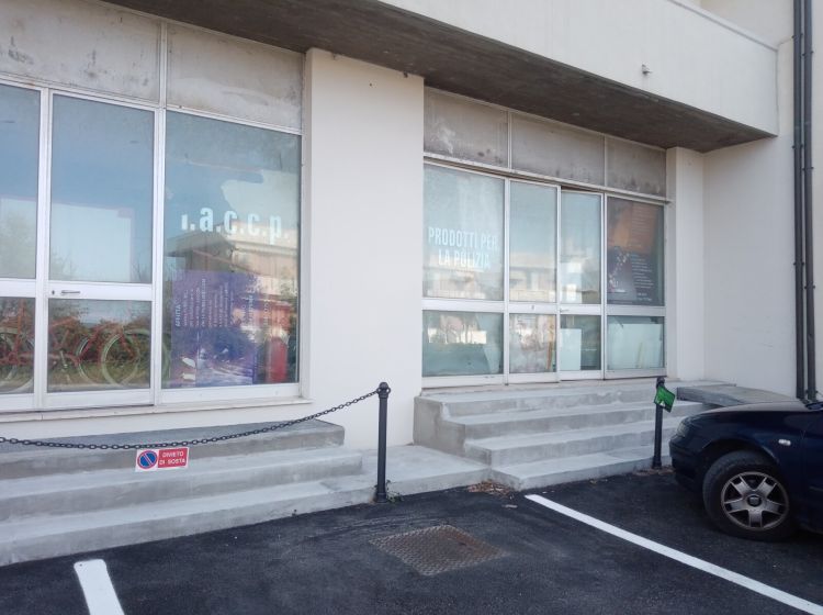 Ufficio in affitto, viale Romagna  133, Fano