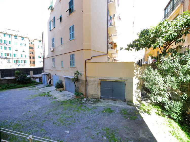 Trilocale in vendita, via San Bartolomeo della Certosa  4, Rivarolo, Genova