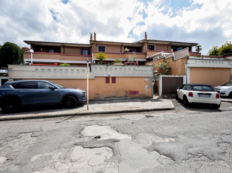 Villa in vendita, via Montiglioni  118, Grottaferrata