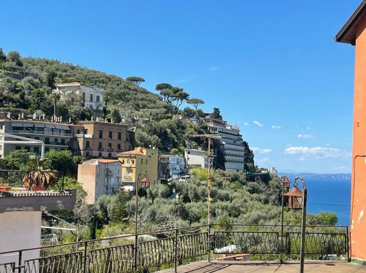 Trilocale in vendita, via Capo  10, Sorrento