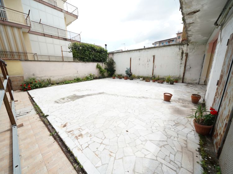 Stabile o palazzo in vendita, via Angelo Volpicelli  27, Arzano