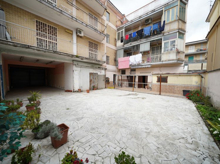 Stabile o palazzo in vendita, via Angelo Volpicelli  27, Arzano