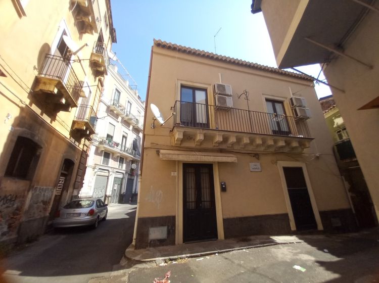 Quadrilocale in vendita, via Conte Ruggero  125, Centro Storico, Catania