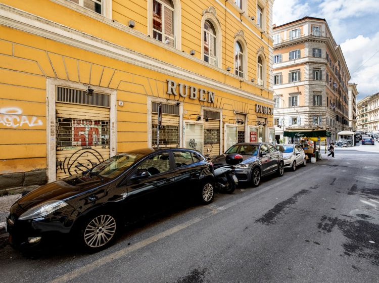 Negozio in affitto, via Nazionale  10, Centro Storico, Roma