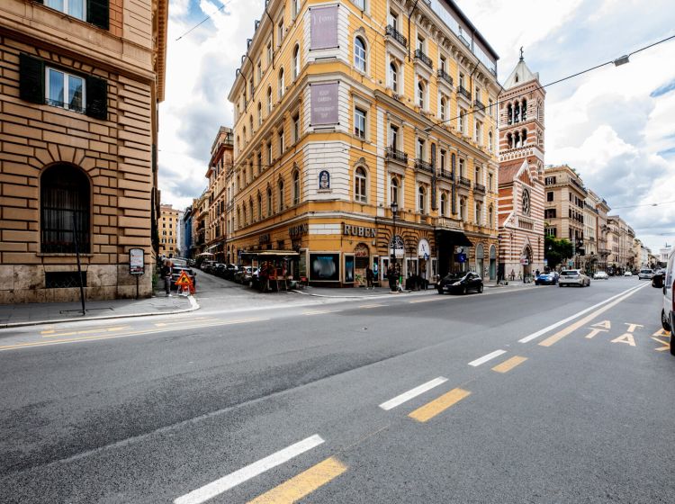 Negozio in affitto, via Nazionale  10, Centro Storico, Roma