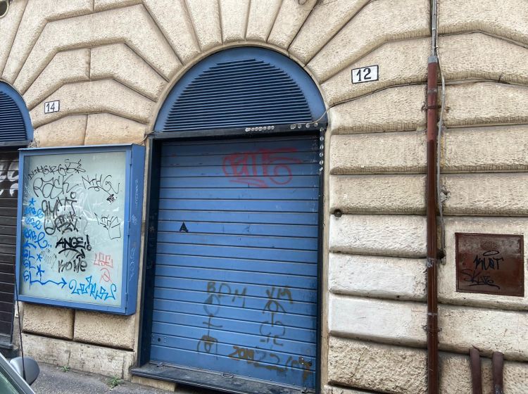 Negozio in vendita, viale del Monte Oppio  12, San Giovanni, Roma