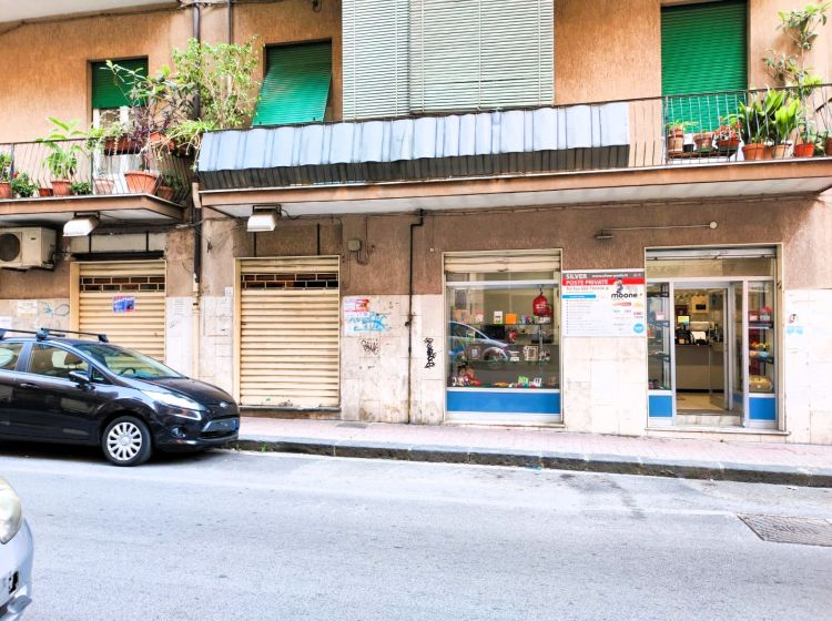 Negozio in affitto, via Francesco Crispi  44, Carmine, Salerno
