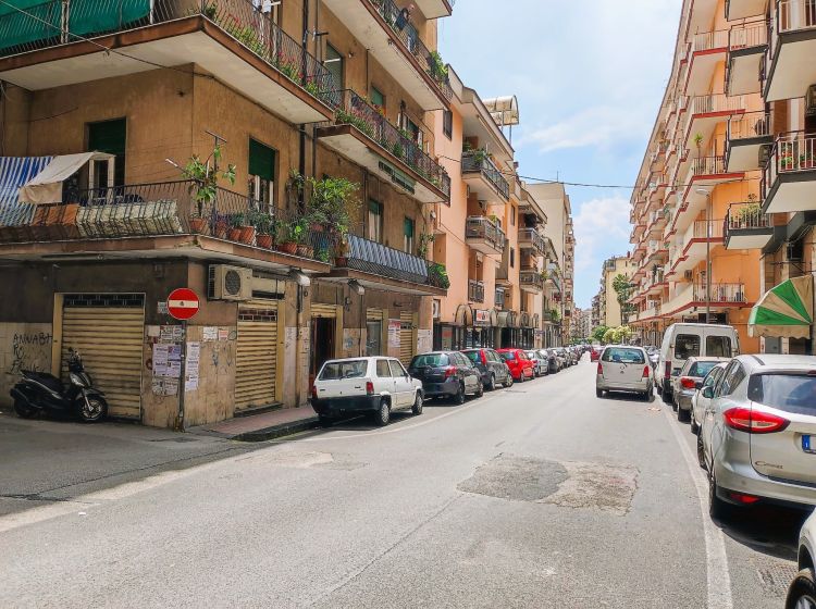 Negozio in affitto, via Francesco Crispi 44, Carmine, Salerno