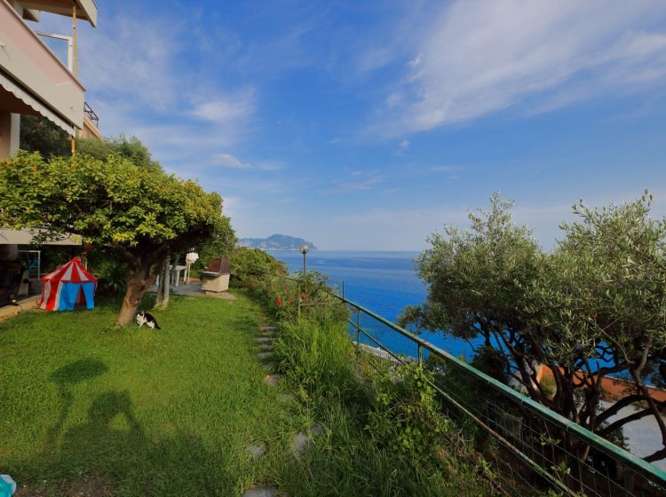 Quadrilocale in vendita, via Aurelia  52, Nervi, Genova