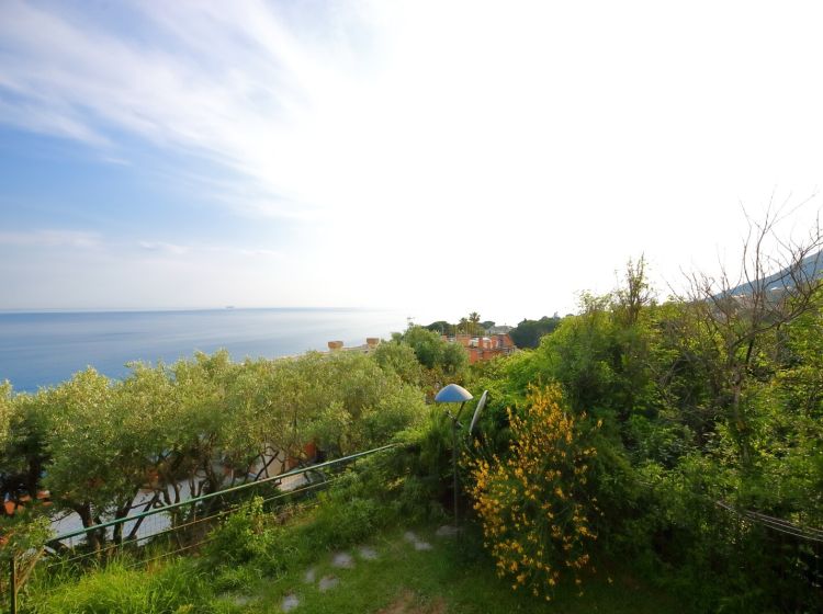 Quadrilocale in vendita, via Aurelia  52, Nervi, Genova