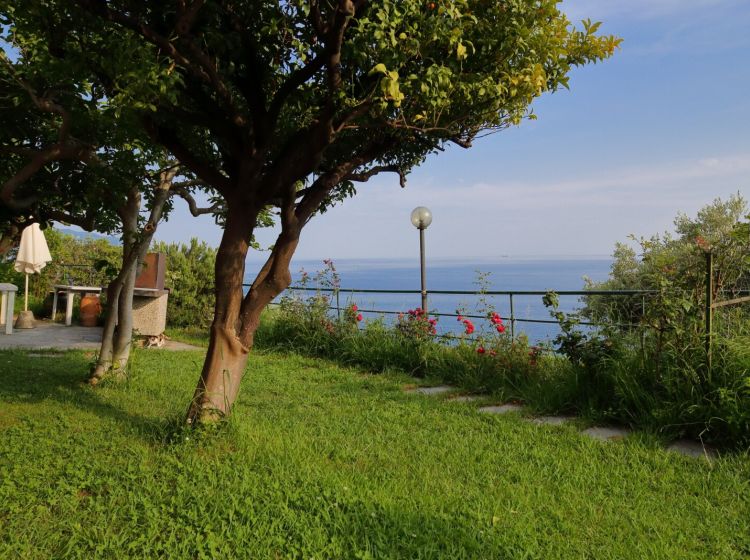 Quadrilocale in vendita, via Aurelia  52, Nervi, Genova
