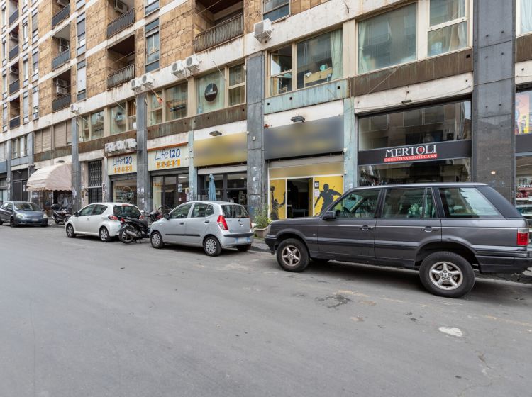 Negozio in vendita, via Teocrito  6, Fiera, Catania