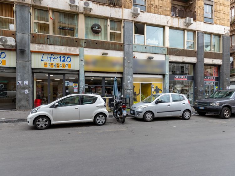 Negozio in vendita, via Teocrito  6, Fiera, Catania