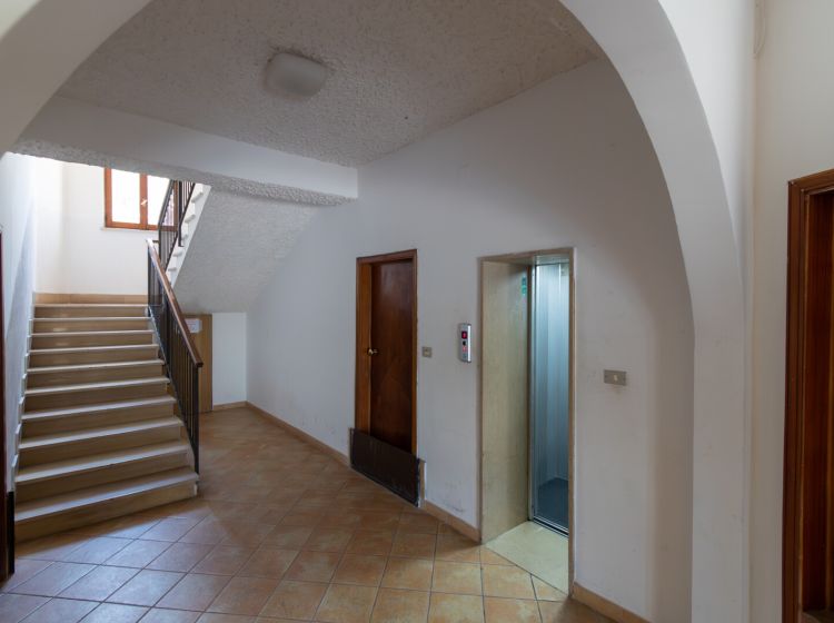 Trilocale in vendita, via Aldo Moro  23, Montepaone Lido, Montepaone