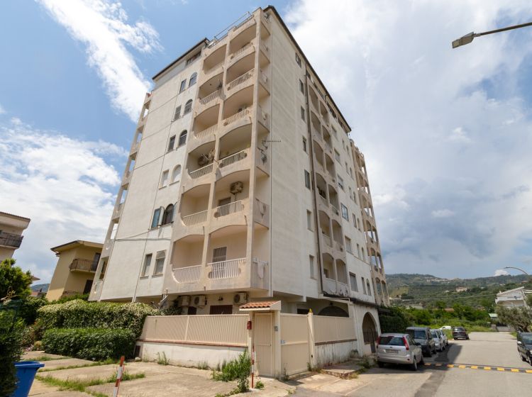 Trilocale in vendita, via Aldo Moro  23, Montepaone Lido, Montepaone