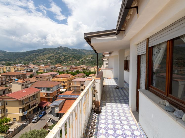 Trilocale in vendita, via Aldo Moro  23, Montepaone Lido, Montepaone