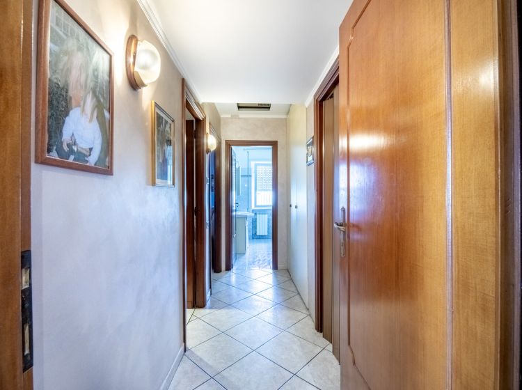 Trilocale in vendita, via Dionisio  78, Torre Angela, Roma