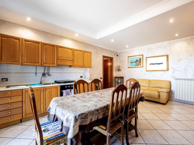 Trilocale in vendita, via Dionisio  78, Torre Angela, Roma