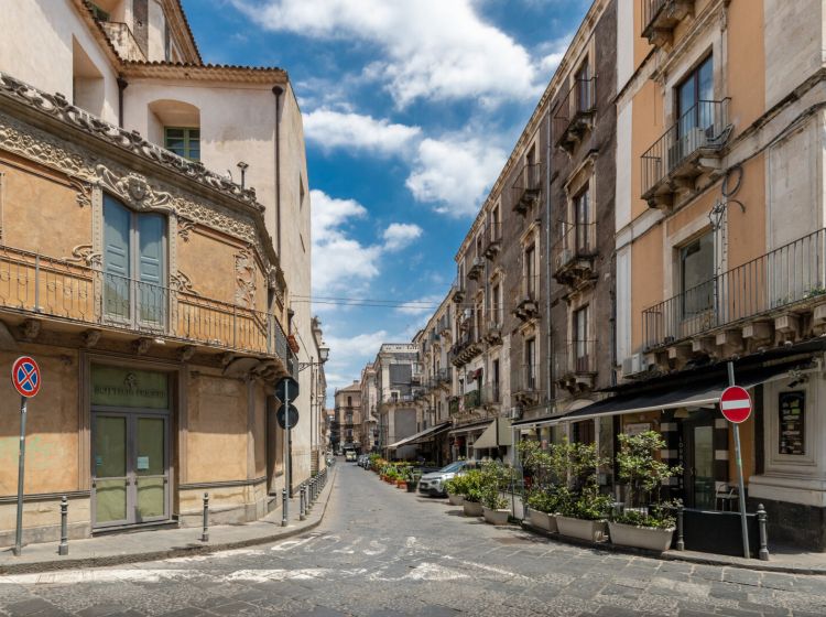 Trilocale in vendita, via Collegiata, Centro Storico, Catania