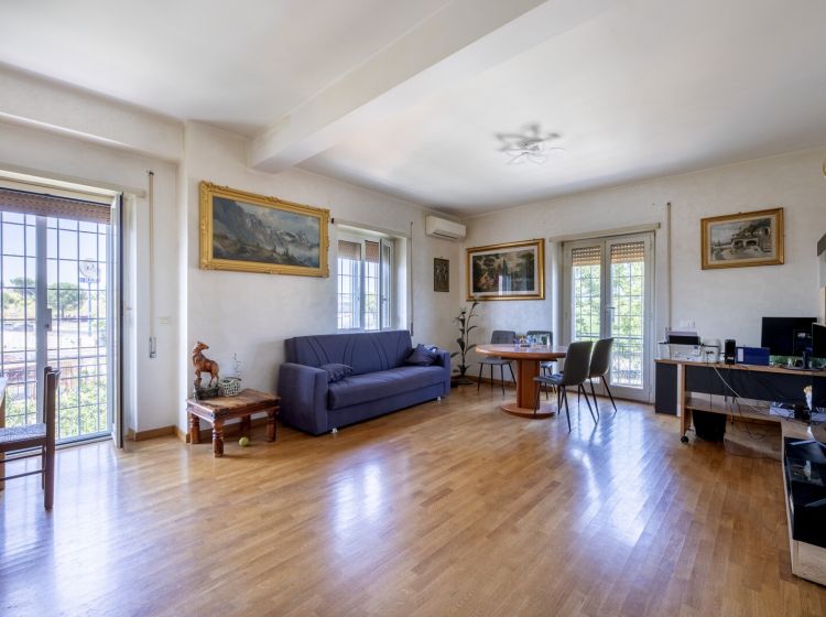 Trilocale in vendita, via Tuscolana  2122, Tor Vergata, Roma