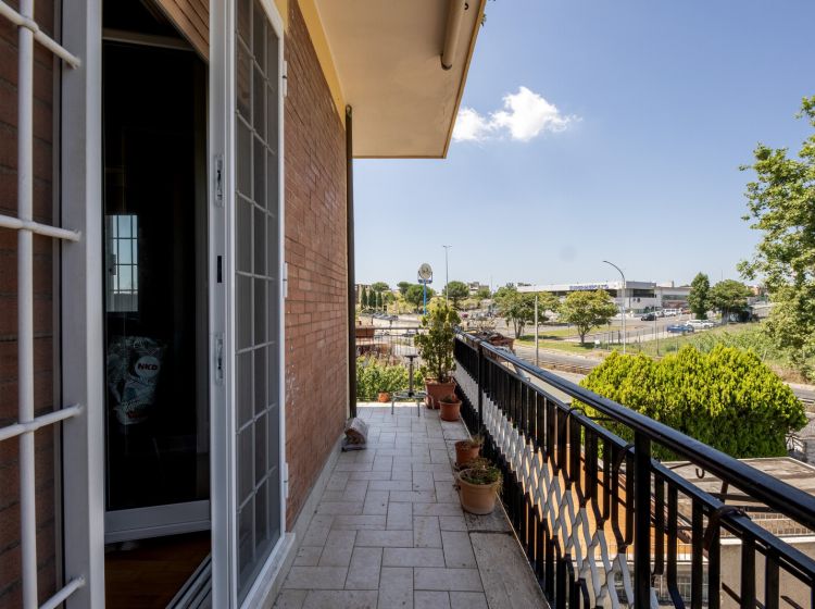 Trilocale in vendita, via Tuscolana  2122, Tor Vergata, Roma