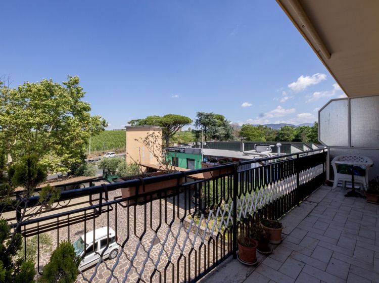Trilocale in vendita, via Tuscolana  2122, Tor Vergata, Roma