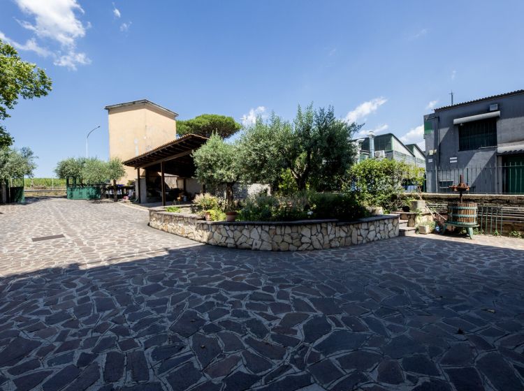 Trilocale in vendita, via Tuscolana  2122, Tor Vergata, Roma