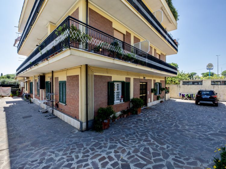 Trilocale in vendita, via Tuscolana  2122, Tor Vergata, Roma