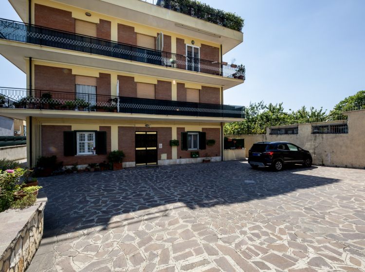 Trilocale in vendita, via Tuscolana  2122, Tor Vergata, Roma