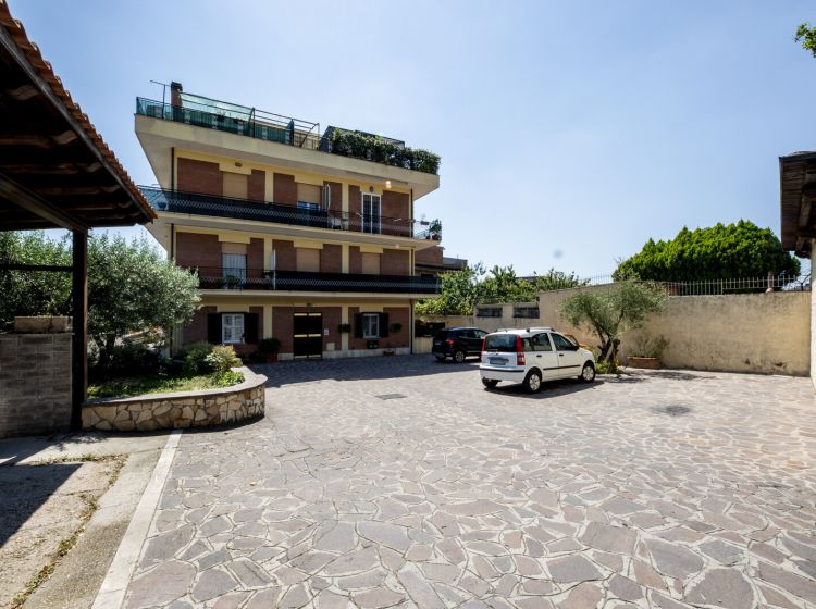 Trilocale in vendita, via Tuscolana  2122, Tor Vergata, Roma
