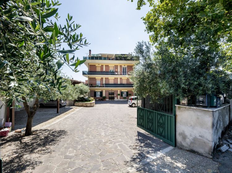 Trilocale in vendita, via Tuscolana  2122, Tor Vergata, Roma